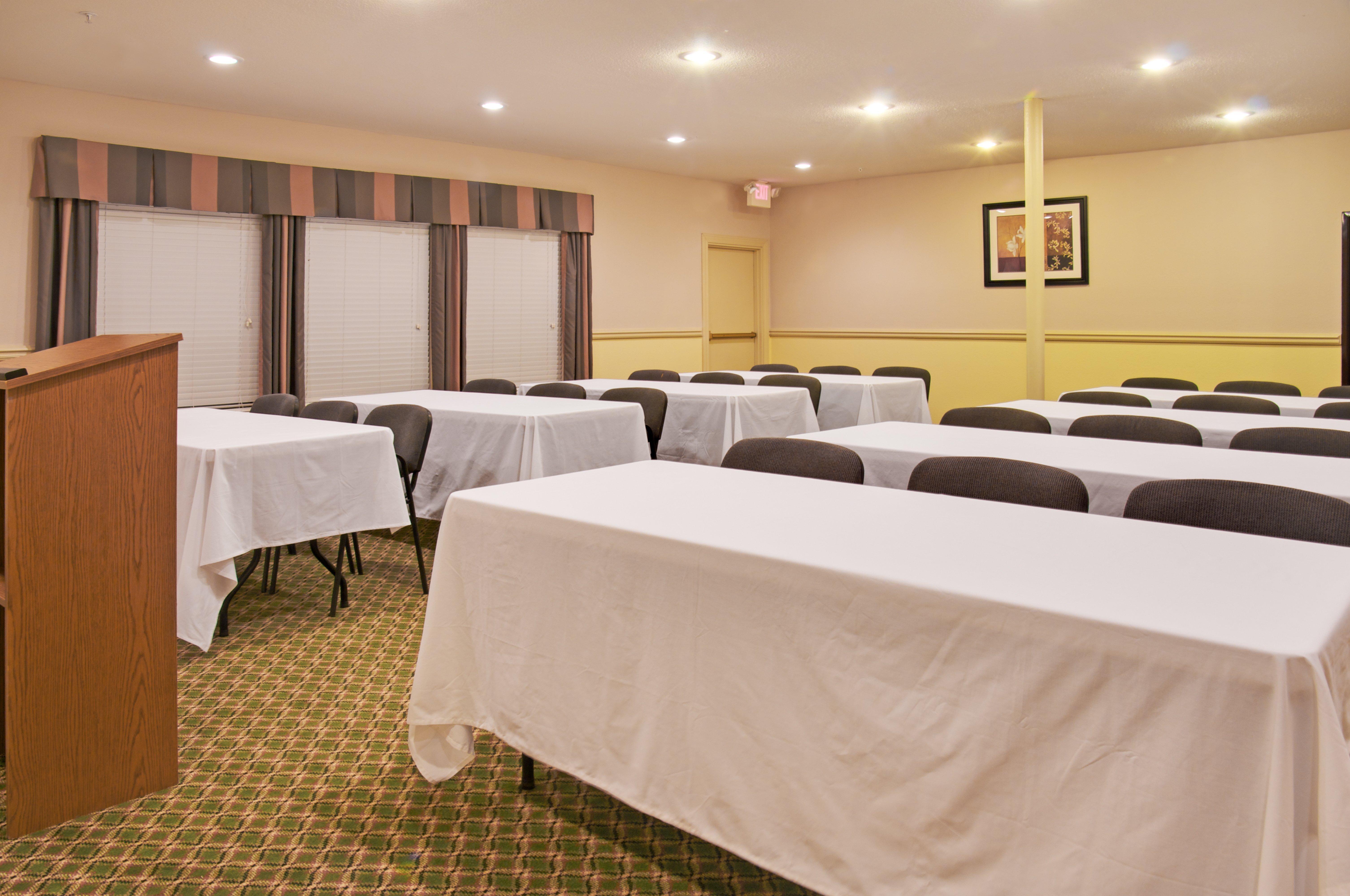 Holiday Inn Express Hotel & Suites Livingston Exterior foto
